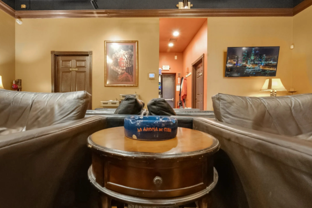 Matador Hauppauge Lounge 11